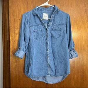 Style & Co Women cloth & stone blue denim ombre buttom down